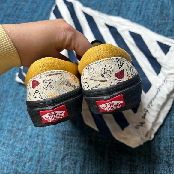 RARE Vans x Harry Potter Custom Slip On Sneakers Limited Edition Hufflepuff - Picture 7 of 10
